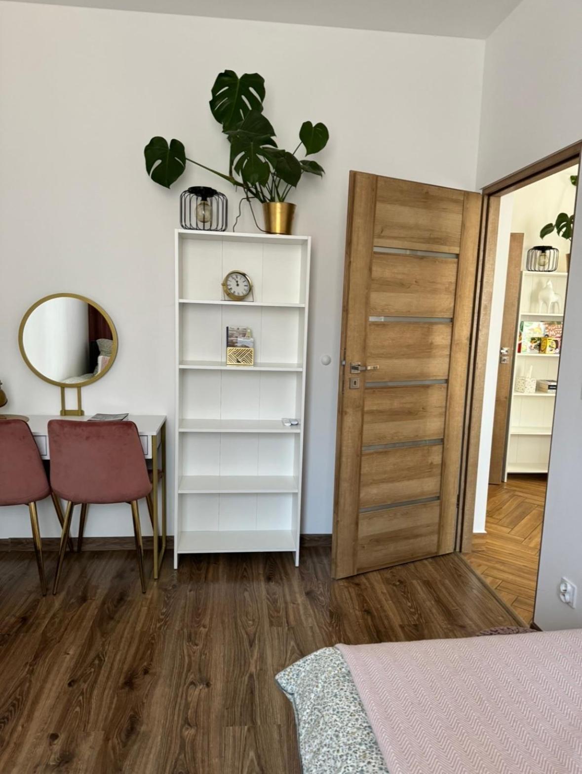 Dawna Mleczarnia Apartamenty Sosnowy ノバ・ルダ エクステリア 写真